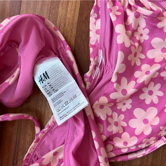 Fun printed H&M strapless bikini (M top S bottoms) - Picture 3 of 3